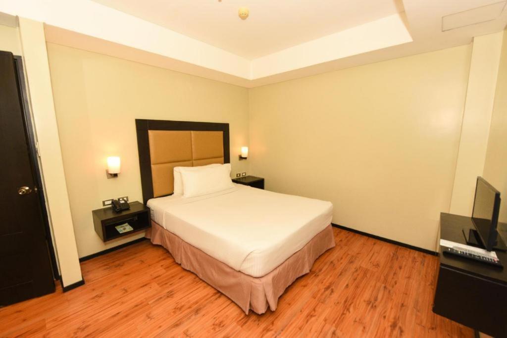 Mallberry Suites Business Hotel Cagayán de Oro Exterior foto