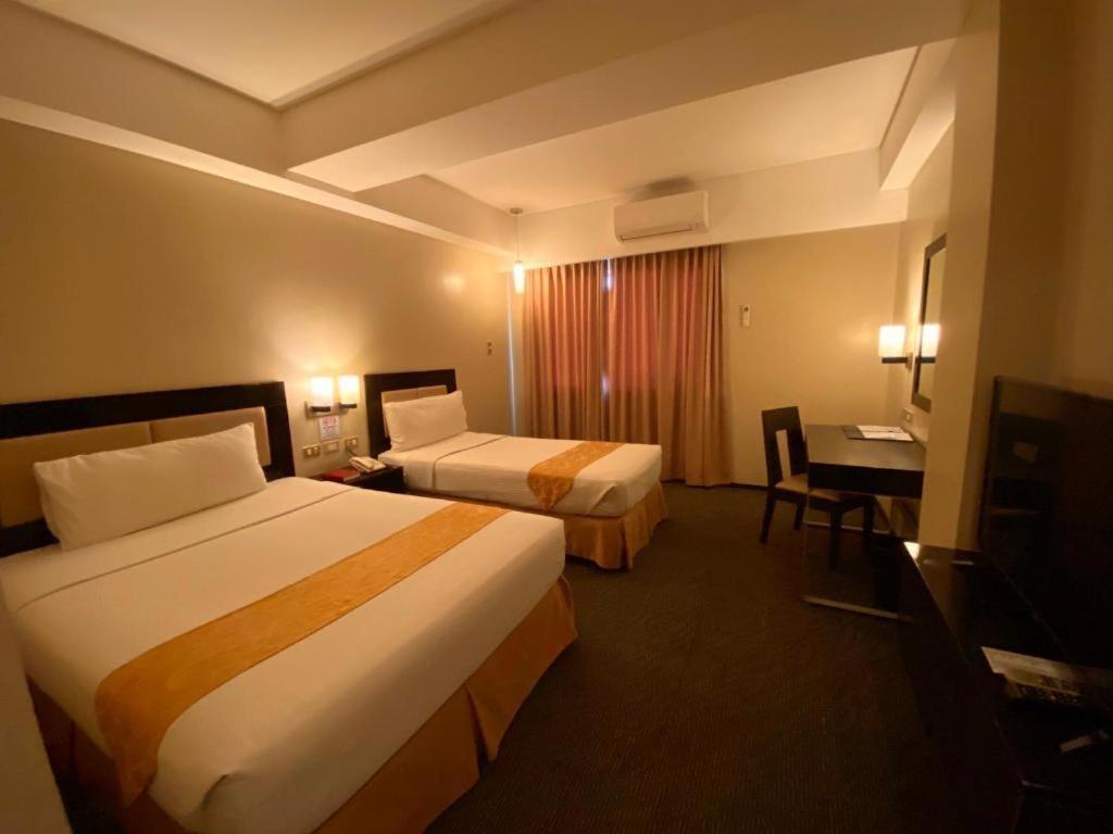 Mallberry Suites Business Hotel Cagayán de Oro Exterior foto