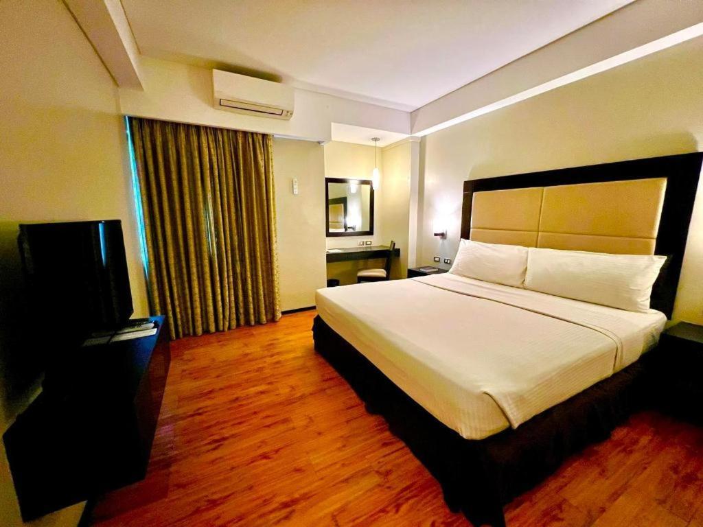 Mallberry Suites Business Hotel Cagayán de Oro Exterior foto