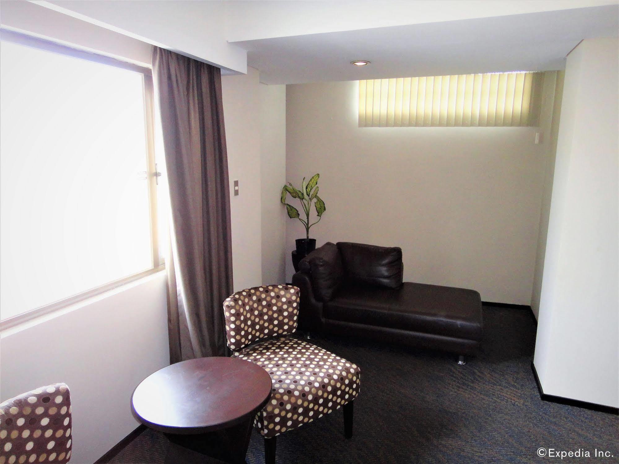 Mallberry Suites Business Hotel Cagayán de Oro Exterior foto