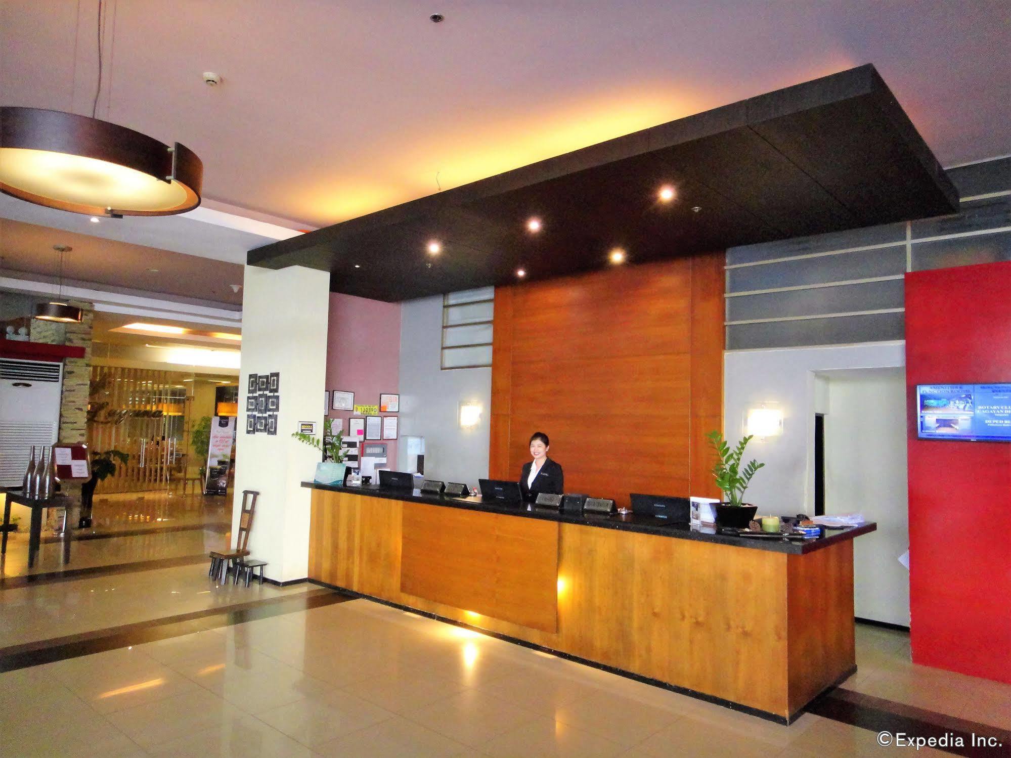 Mallberry Suites Business Hotel Cagayán de Oro Exterior foto